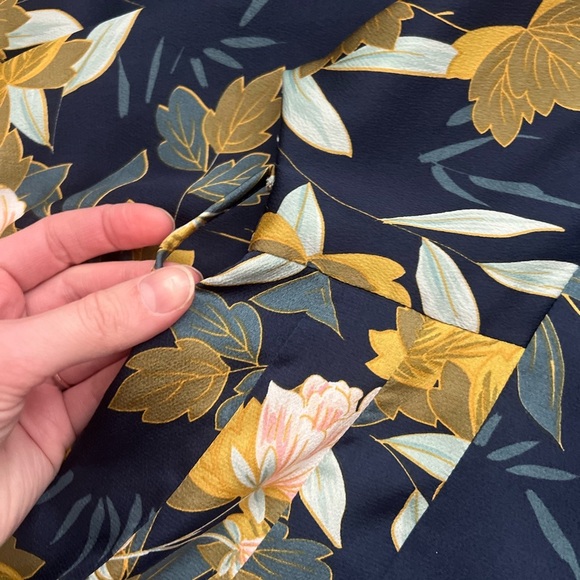 Lulus Navy Floral Pleated Dress Size Medium - Picture 4 of 5